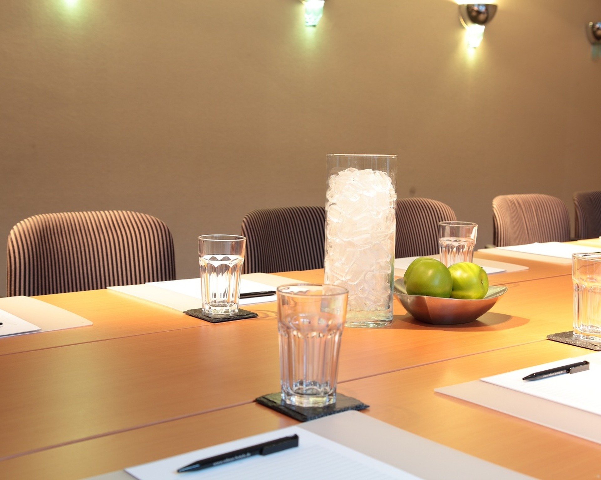 Tagungsraum Düsseldorf Blocktafel relexa hotel Berlin - Tagungsraum Düsseldorf Blocktafel